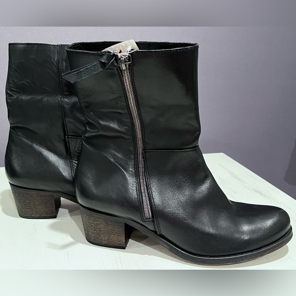 NWT. Cumbia Black Chunky Heeled Leather Boots - Picture 3 of 10